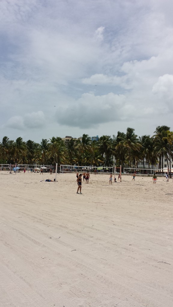 Einladung zum Beach Volleyball mit Fremden - kann alles passieren in Miami Beach